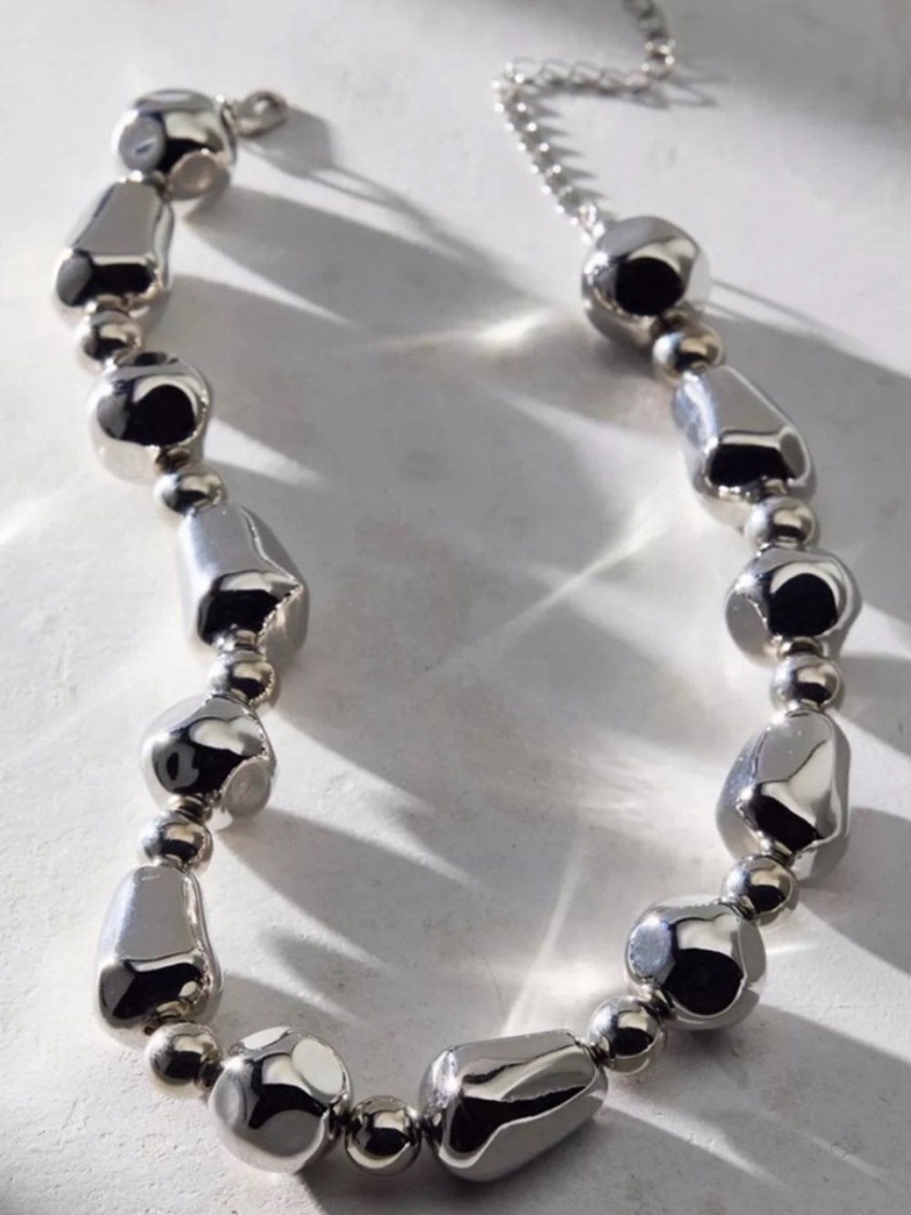 New! Urban Outfitters Molten Metallic Silver Bead Statement Necklace NWT (1030)
